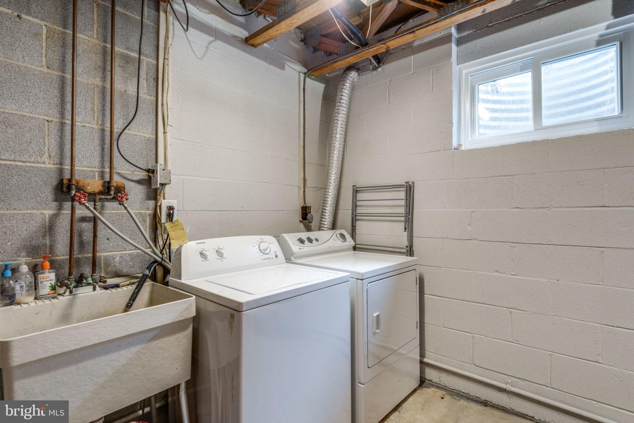 LOUDOUN HILLS - Residential