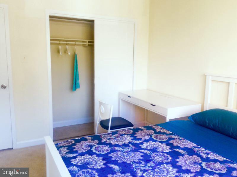 RIVER PLACE WEST - Residential Lease