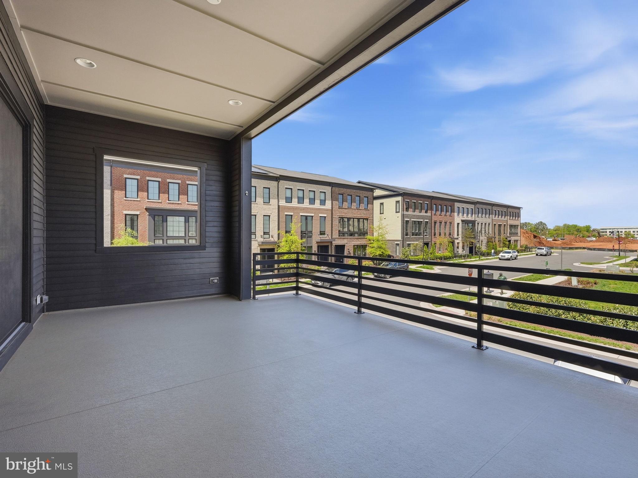 ONE LOUDOUN - Residential