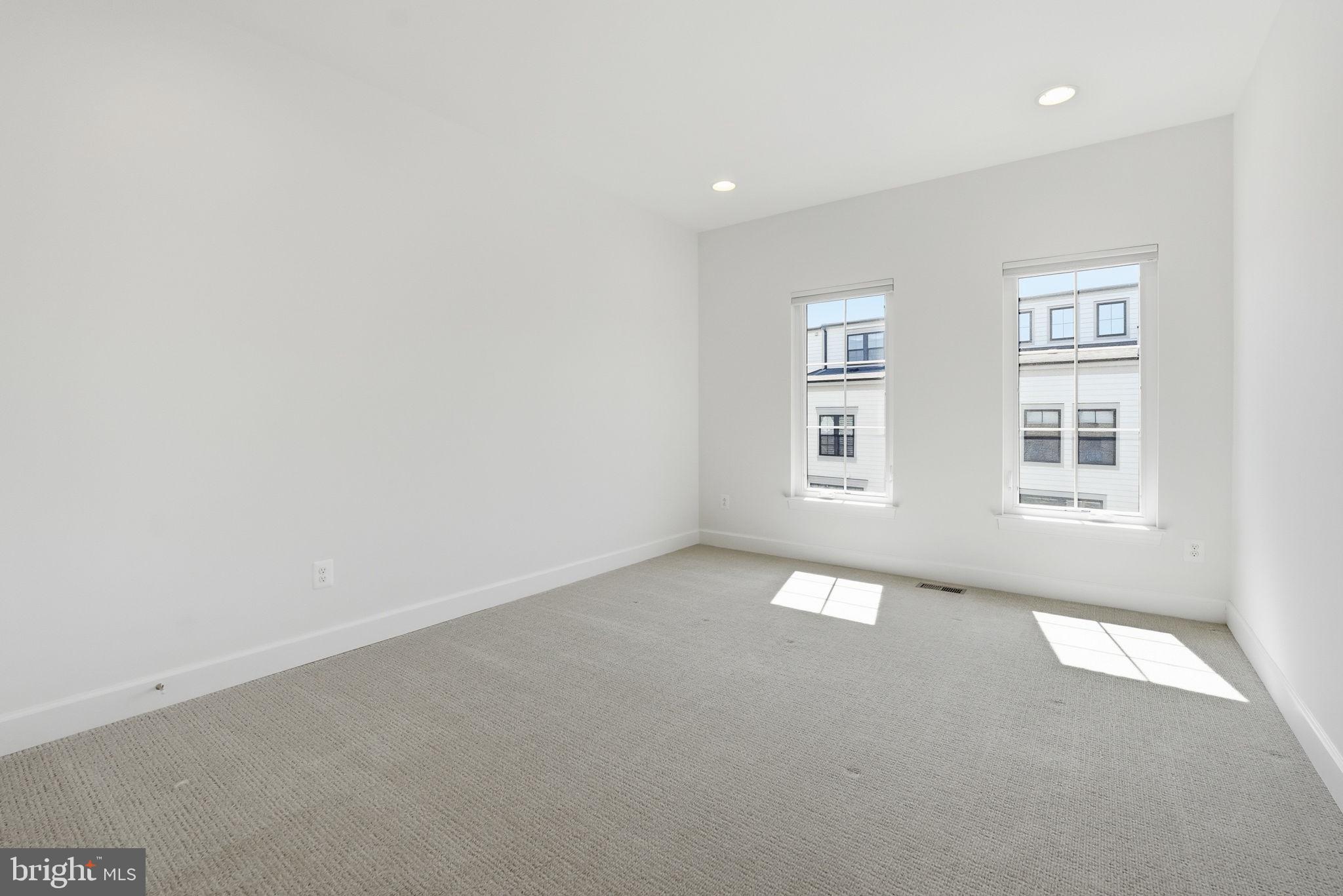 ONE LOUDOUN - Residential