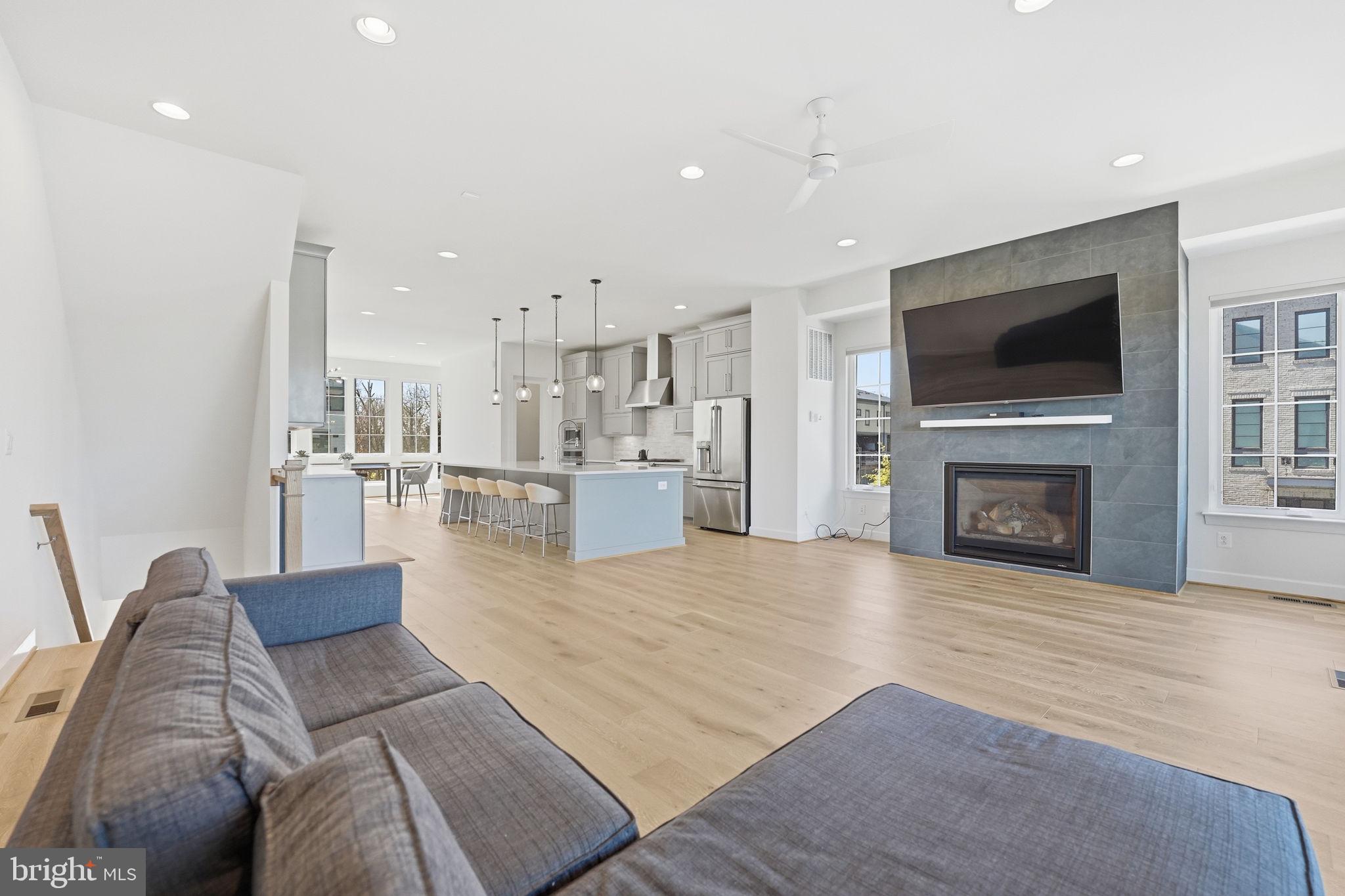 ONE LOUDOUN - Residential