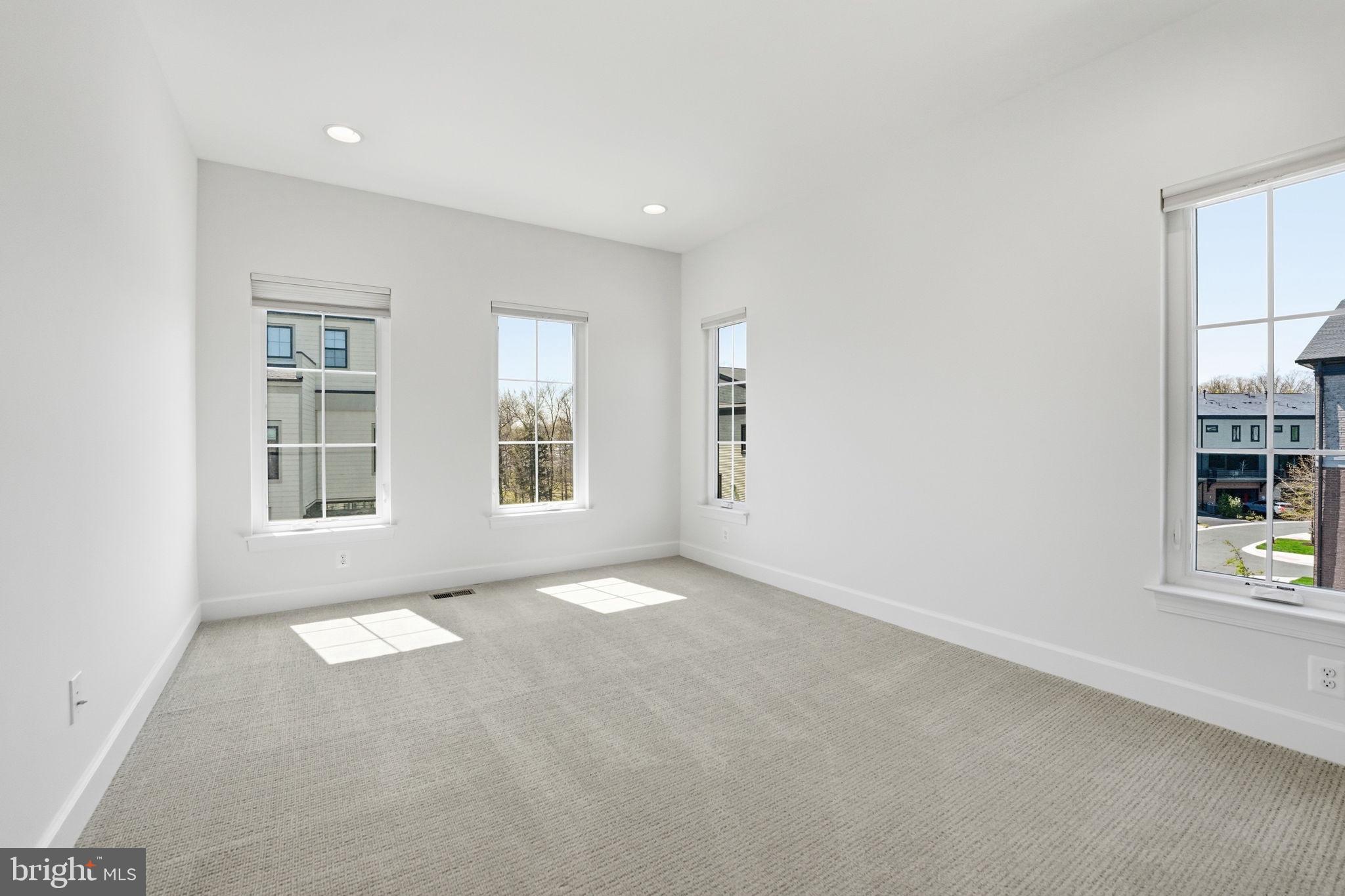 ONE LOUDOUN - Residential