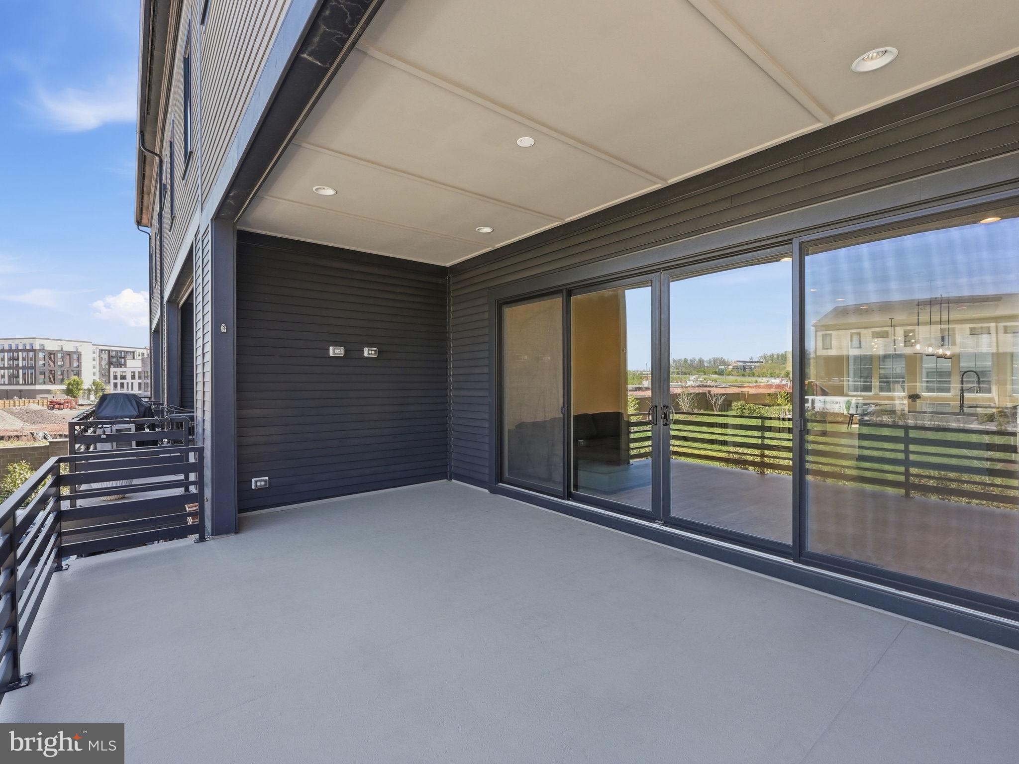 ONE LOUDOUN - Residential