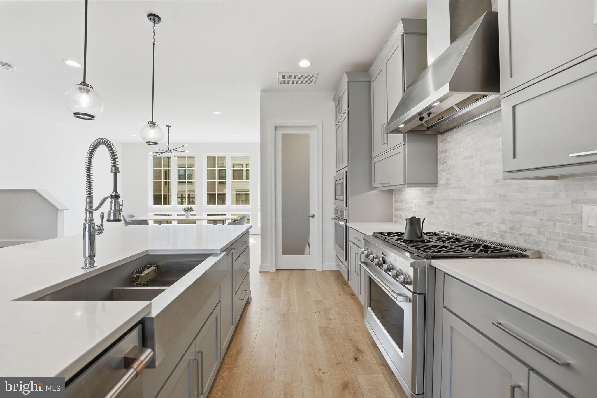 ONE LOUDOUN - Residential