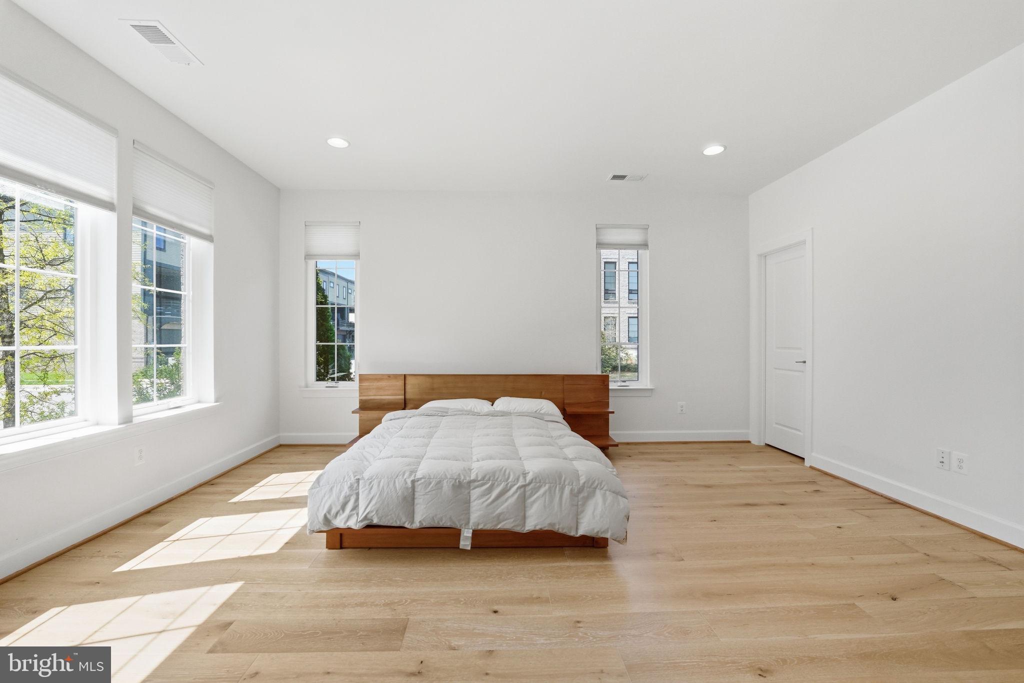 ONE LOUDOUN - Residential