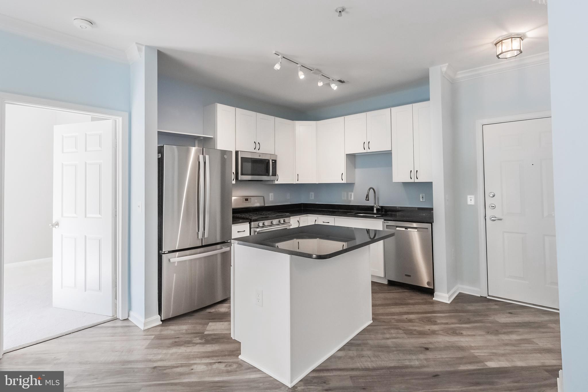 MARQUIS AT VIENNA STATION - Residential