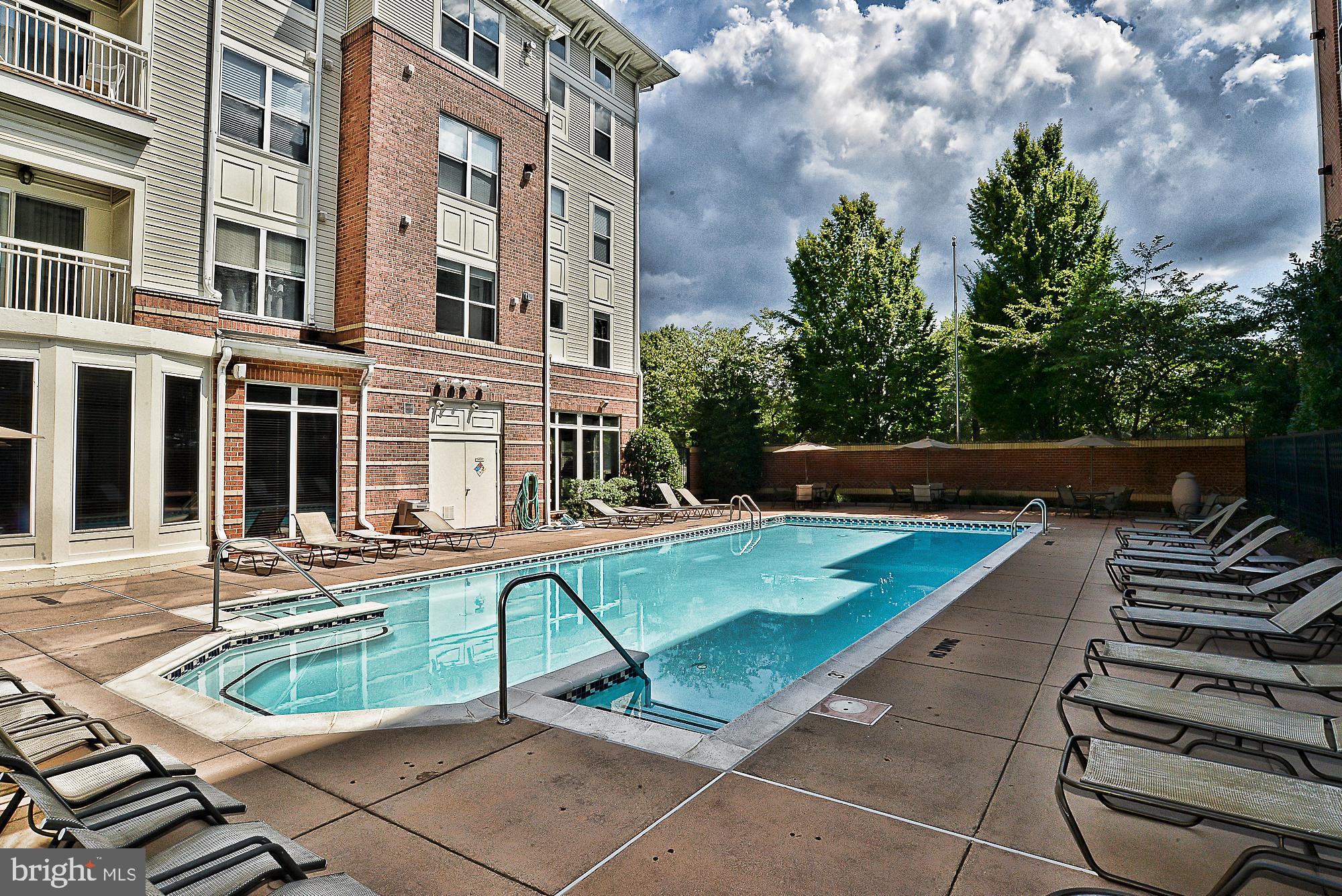 MARQUIS AT VIENNA STATION - Residential