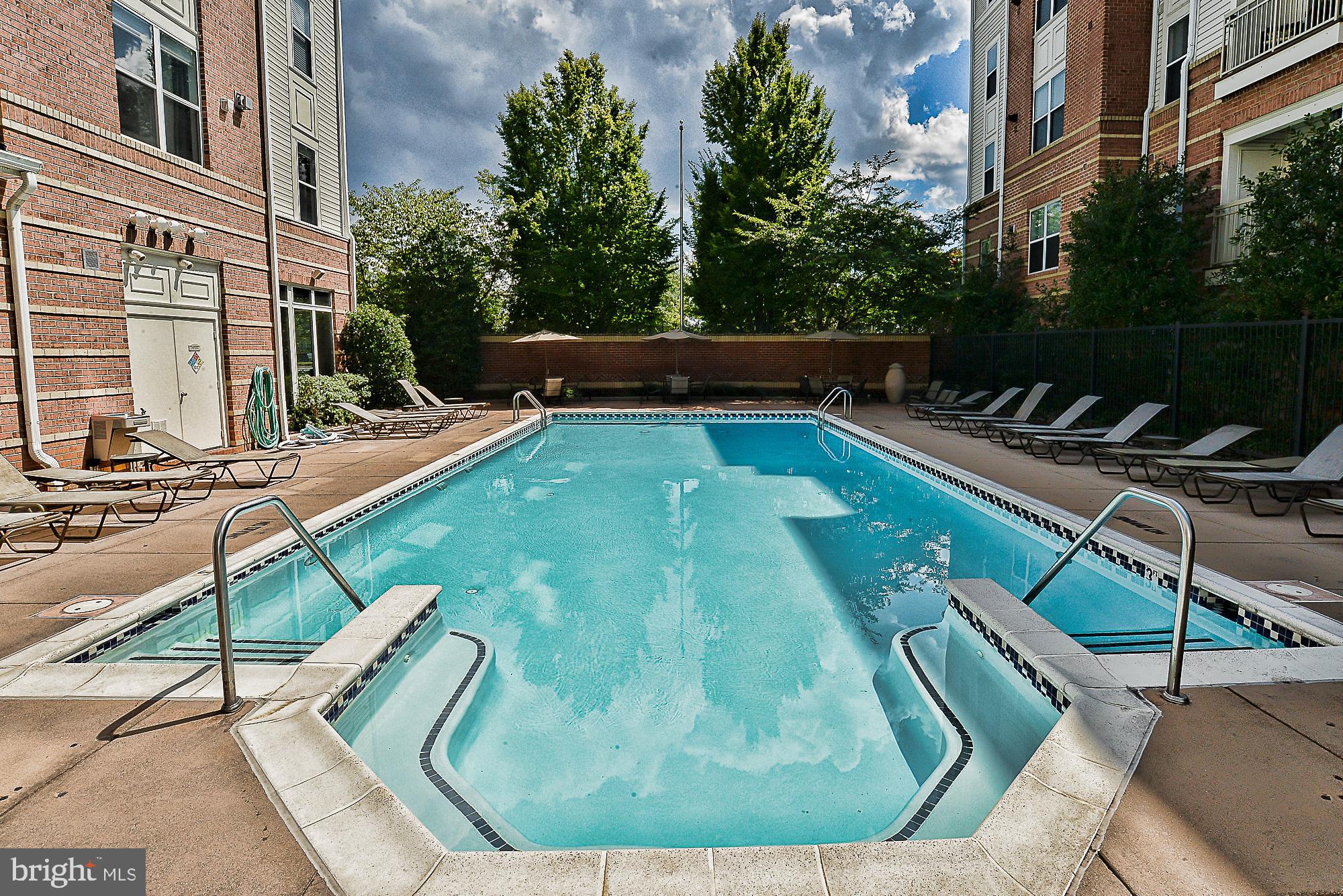 MARQUIS AT VIENNA STATION - Residential