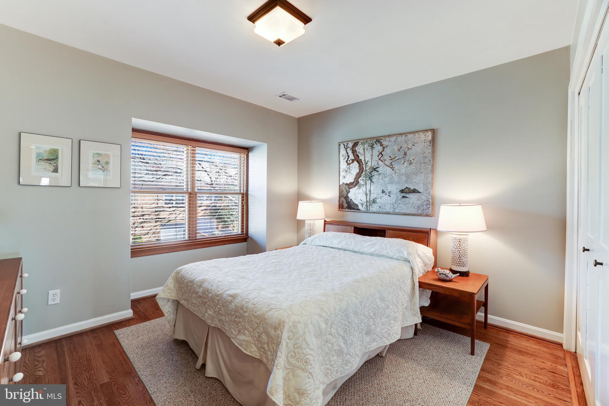 LONDON SQUARE - Residential