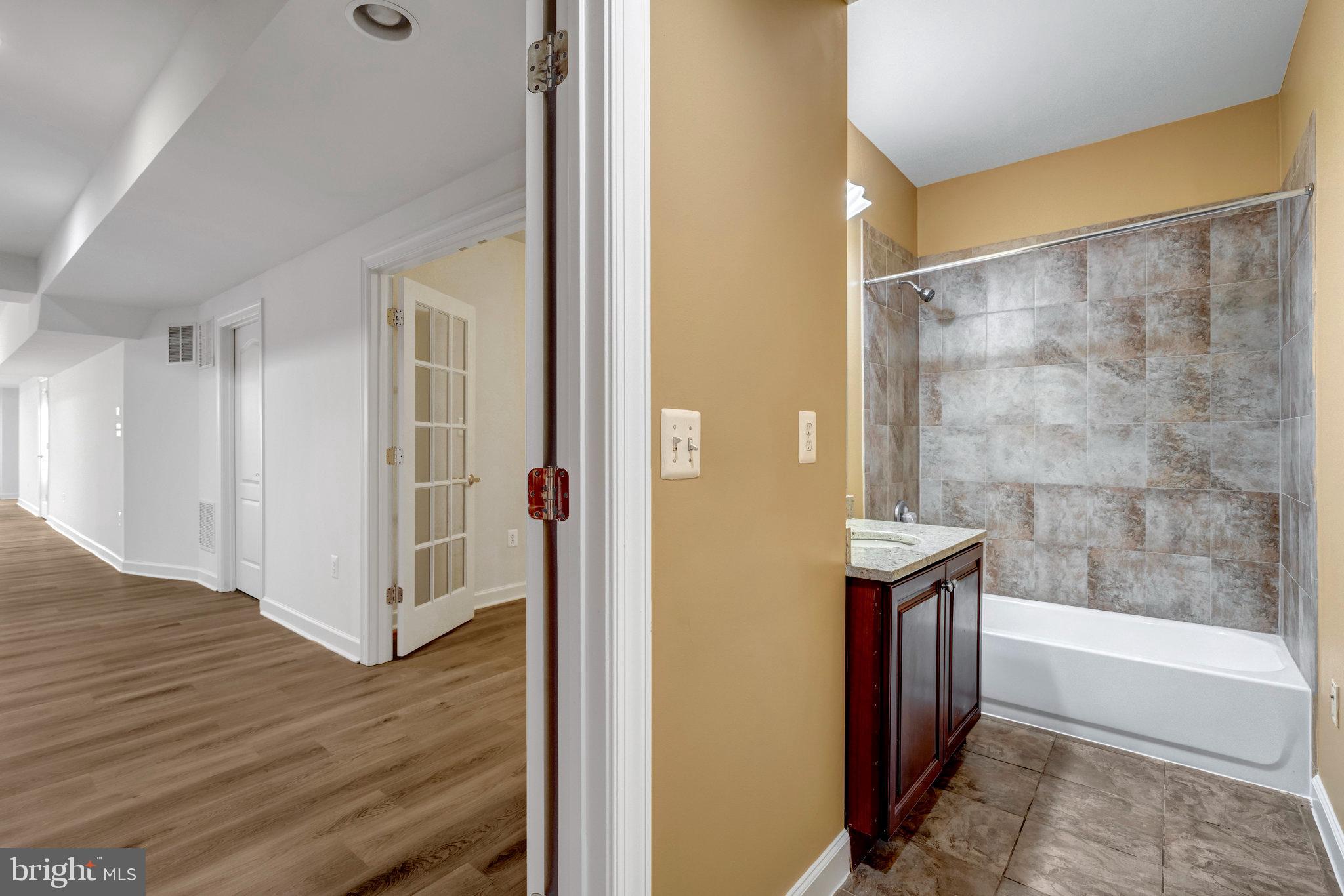 POPLAR TREE - Residential