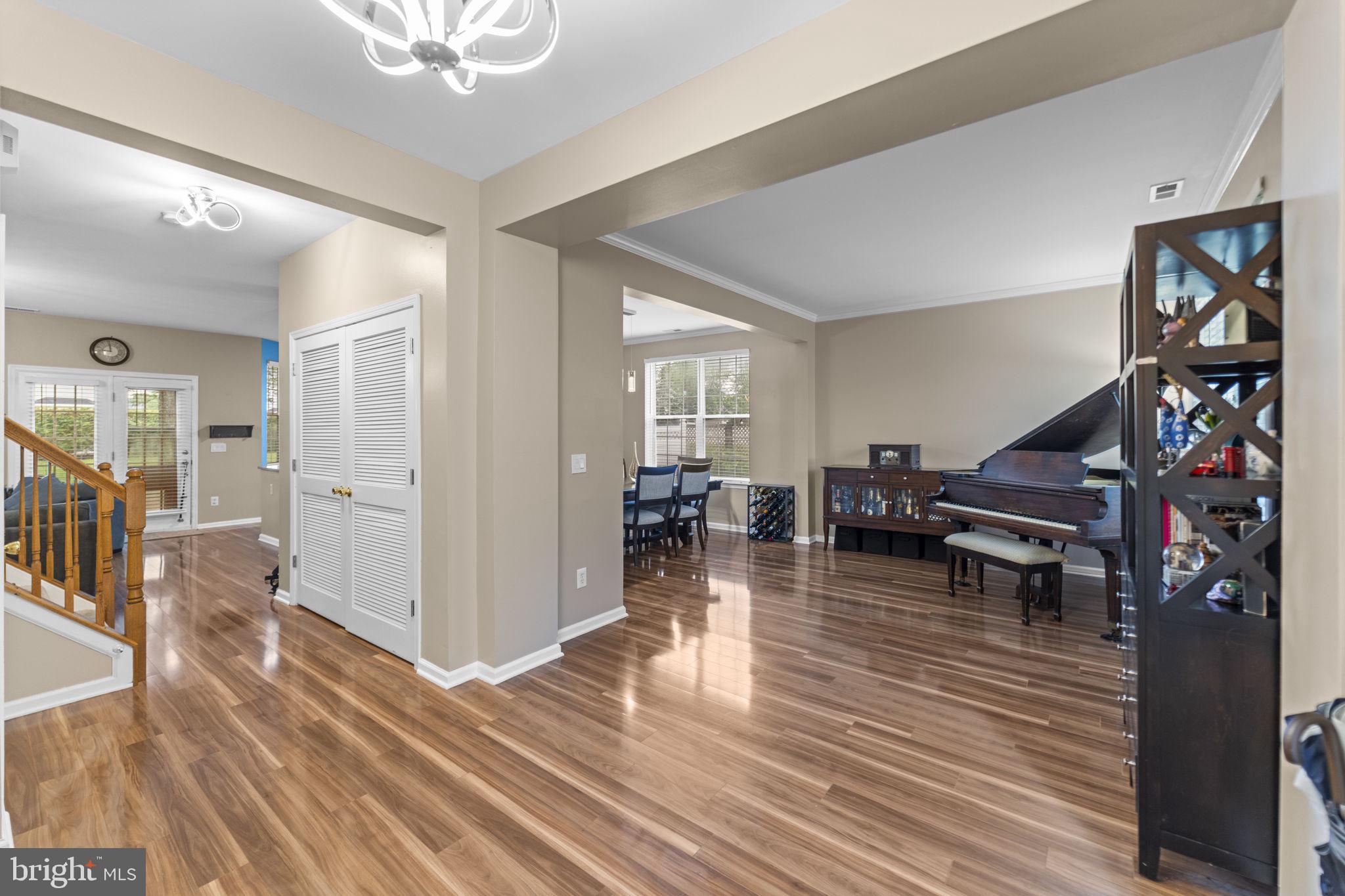 6 HEMPSTEAD COURT