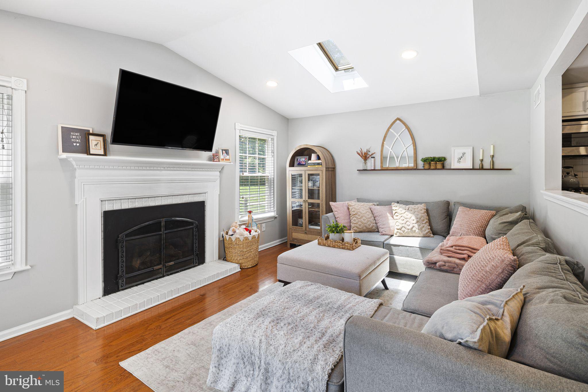 212 GRAYS LANE