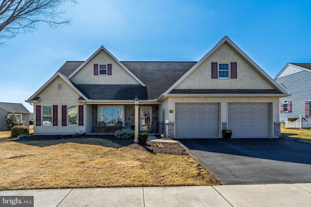 Photo of 733 Heather Ridge, MANHEIM, PA 17545 (MLS # PALA2065186)