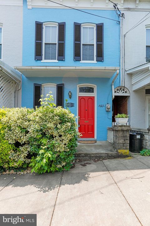 425 W MARTIN ST MARTINSBURG WV 25401