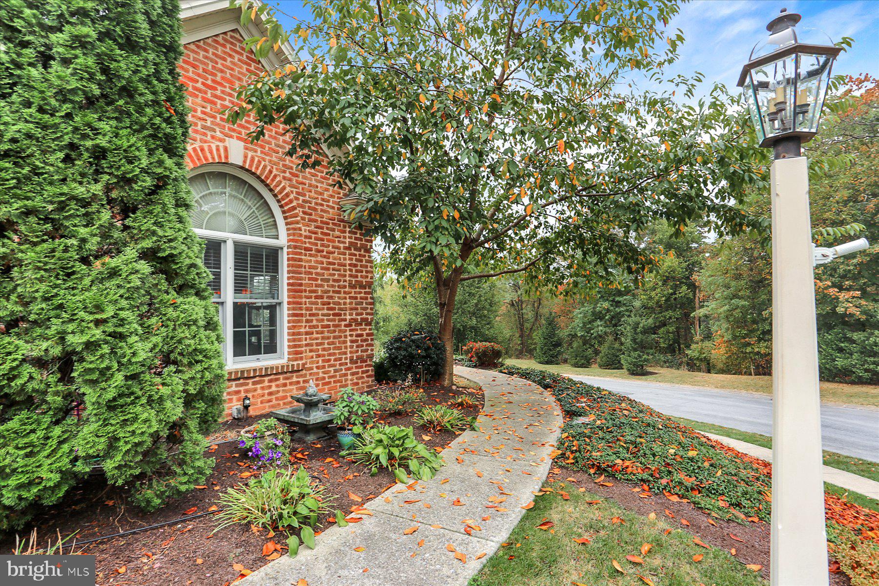 4528 LAURELWOOD DRIVE