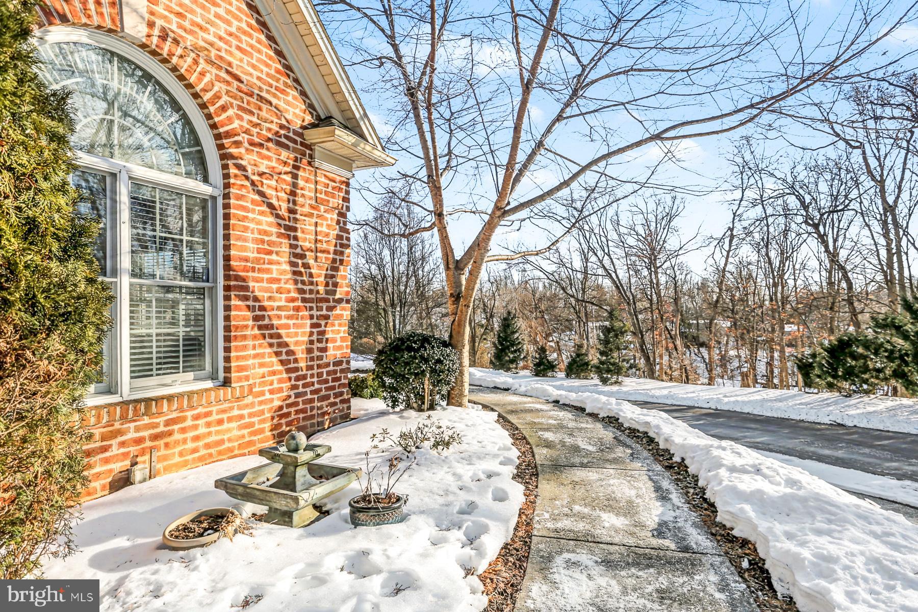 4528 LAURELWOOD DRIVE