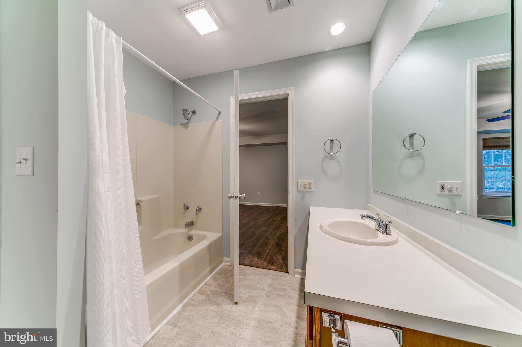 ROCKLEDGE - Residential Lease