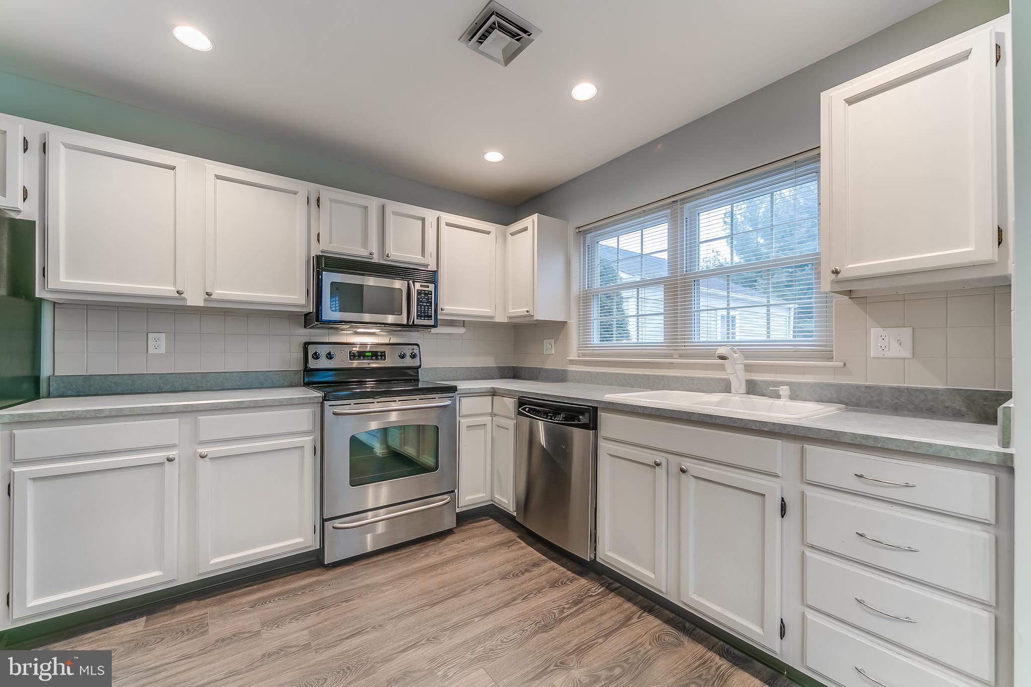 ROCKLEDGE - Residential Lease