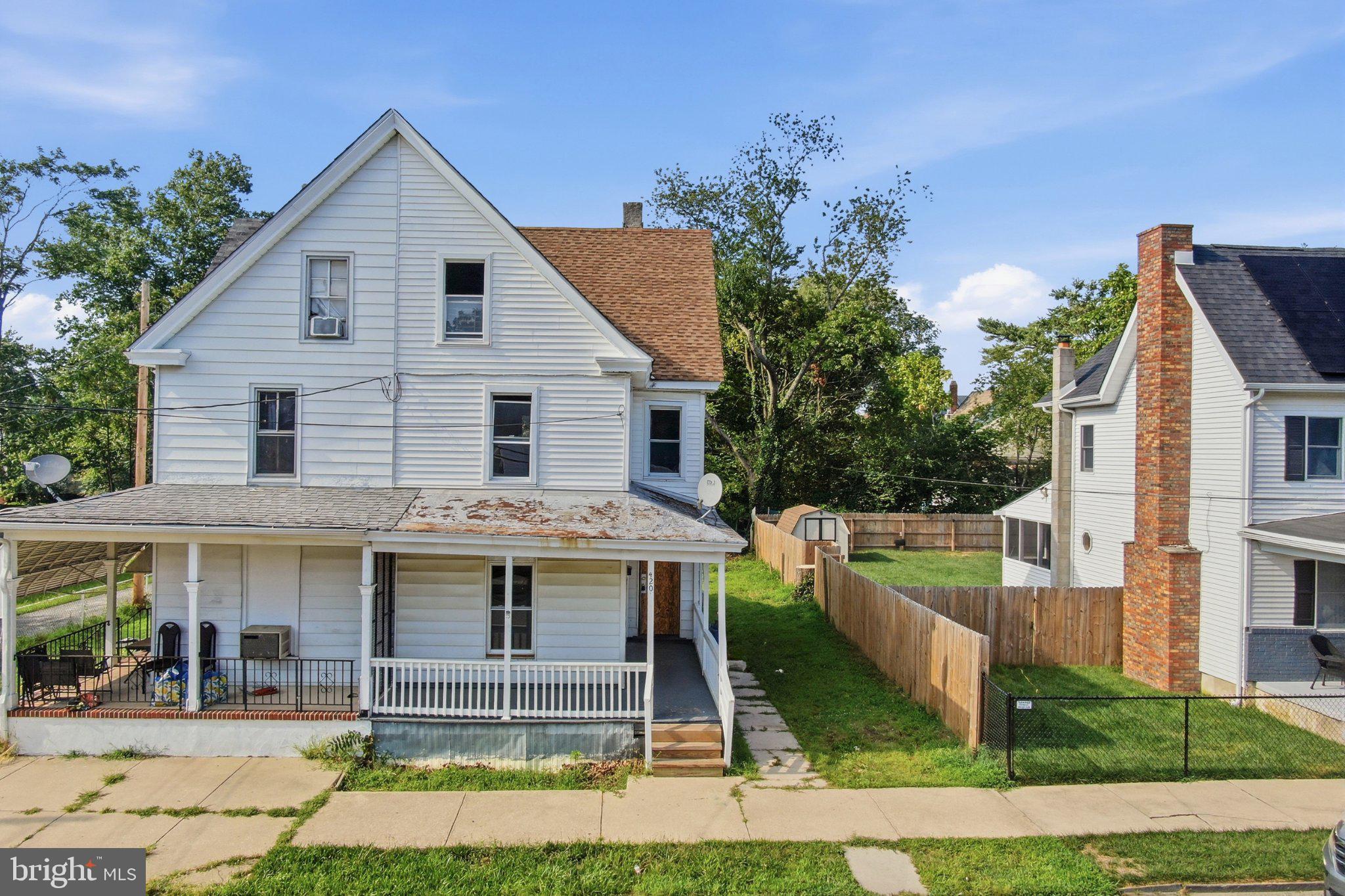 420 OAK STREET E