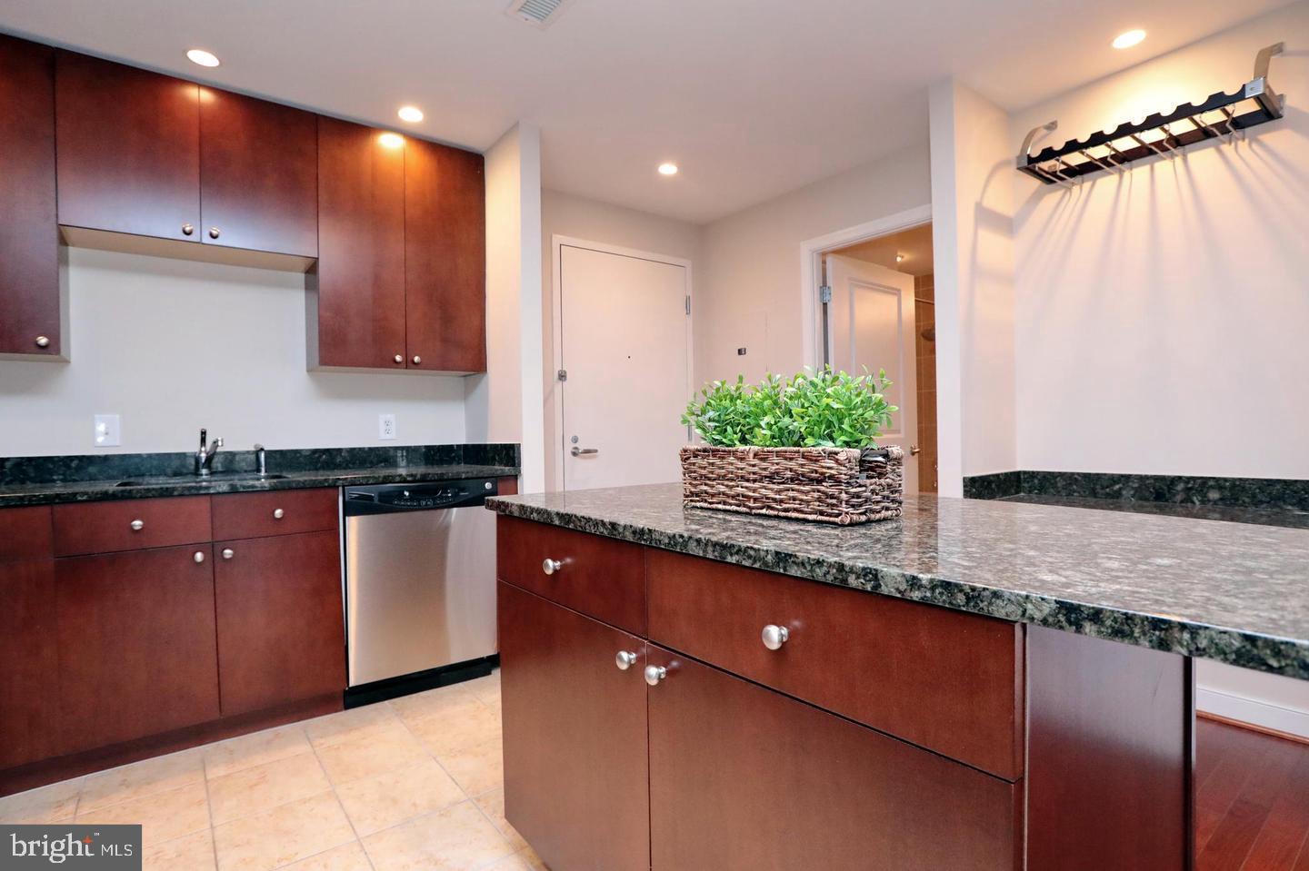 ONE NATIONAL HARBOR CONDOMINIUM - Residential Lease