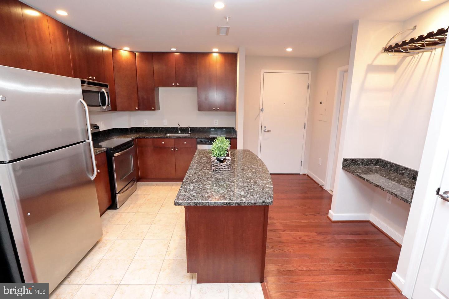 ONE NATIONAL HARBOR CONDOMINIUM - Residential Lease