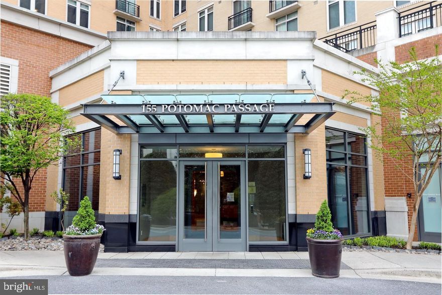 Beautiful 1BR 1BA condo,  sought after National Harbor on the water---Water View of Potomac River, Overlooks the courtyard. Bright and sunny!Great short or long term for home away experience. Garage parking--. Washer/dryer in condo. Party room available with kitchen, TV's, pool table, piano, large bar, etc. Many wonderful amenities at National Harbor,  restaurants, shopping, casino, convenient bus service as well as Tanger's outlet and MGM Casino. Quick access to Old Town Alex, DC, Bolling AFB--easy to preview --go see today!