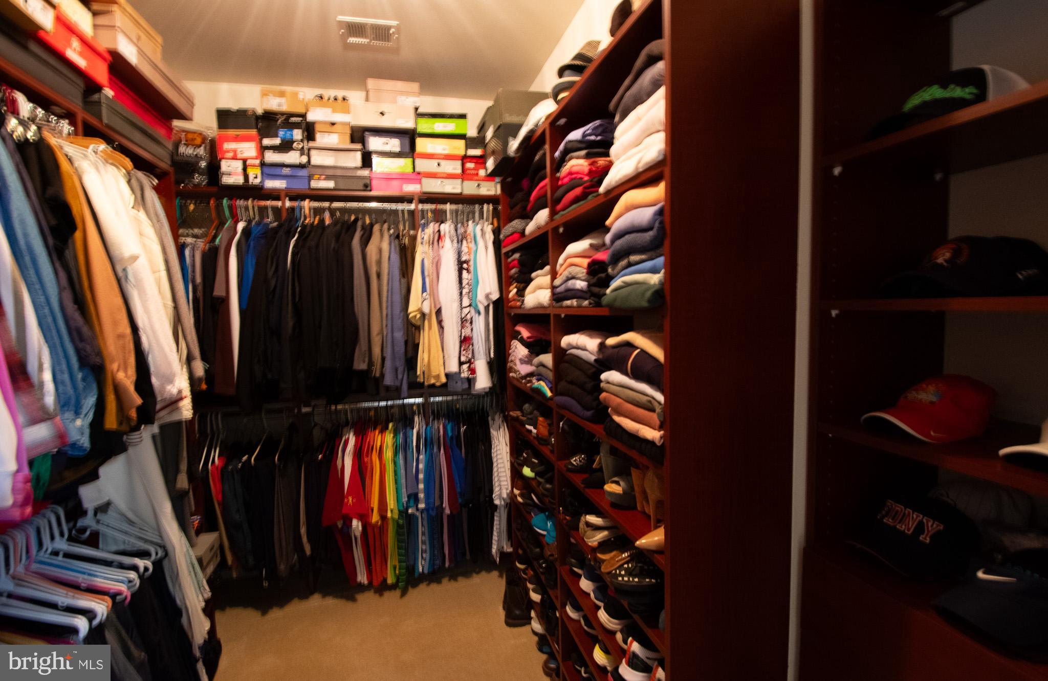 LANSDOWNE ON THE POTOMAC - Residential