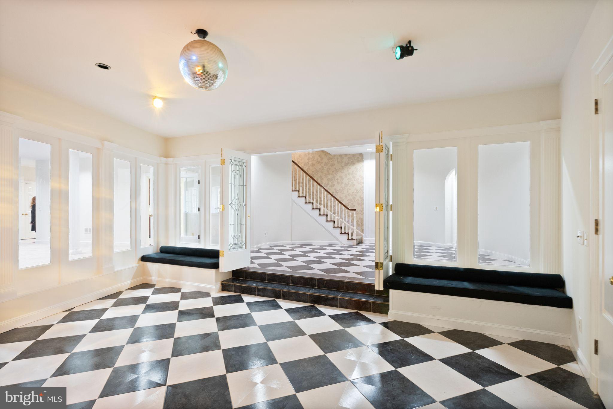 FALCONHURST - Residential