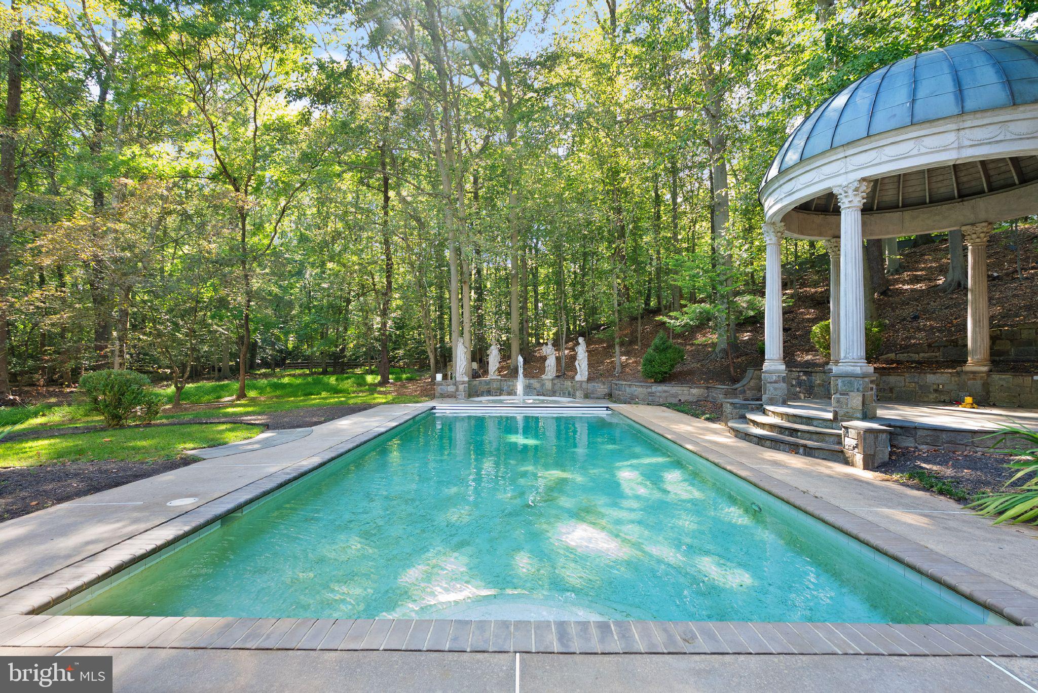 FALCONHURST - Residential