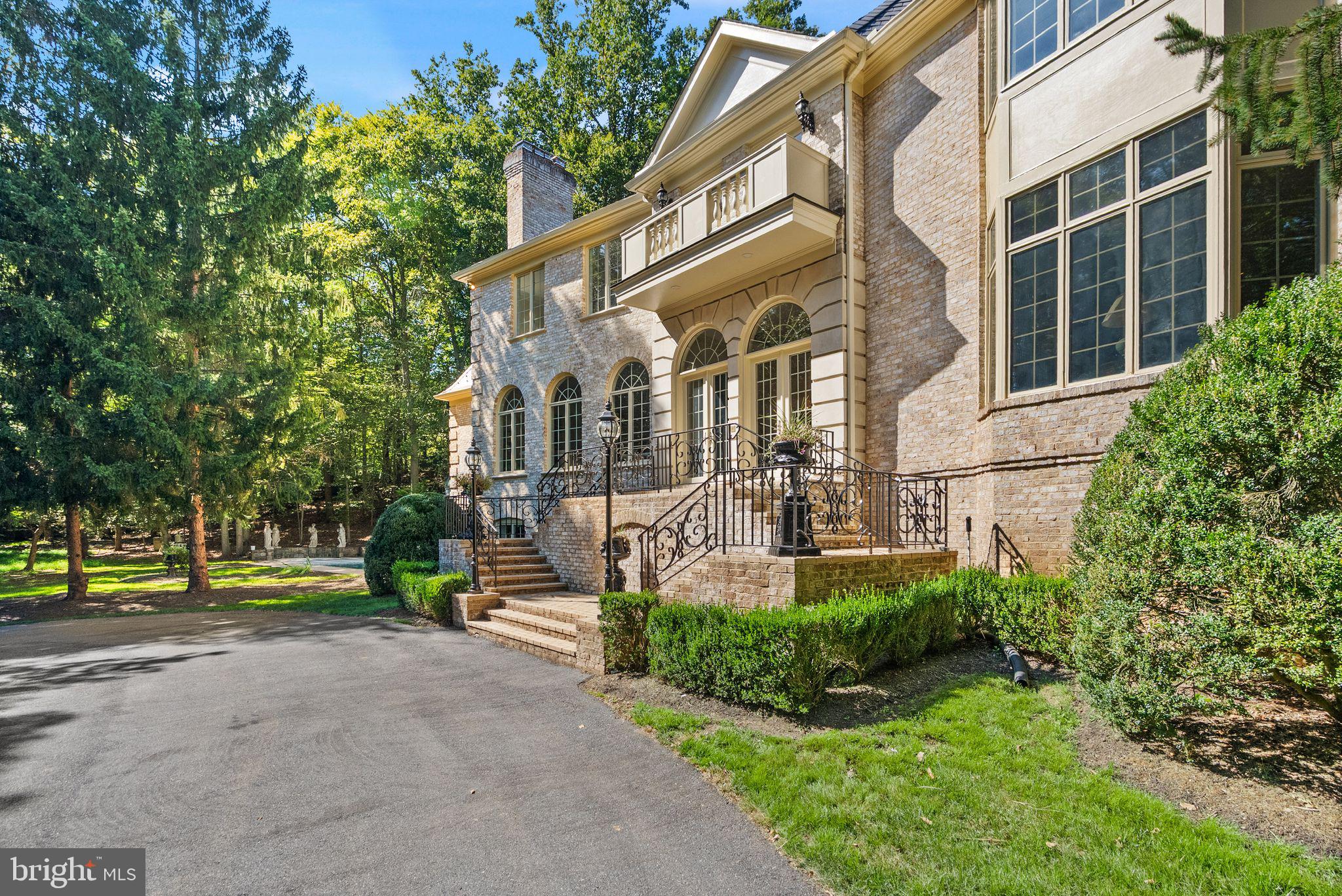 FALCONHURST - Residential