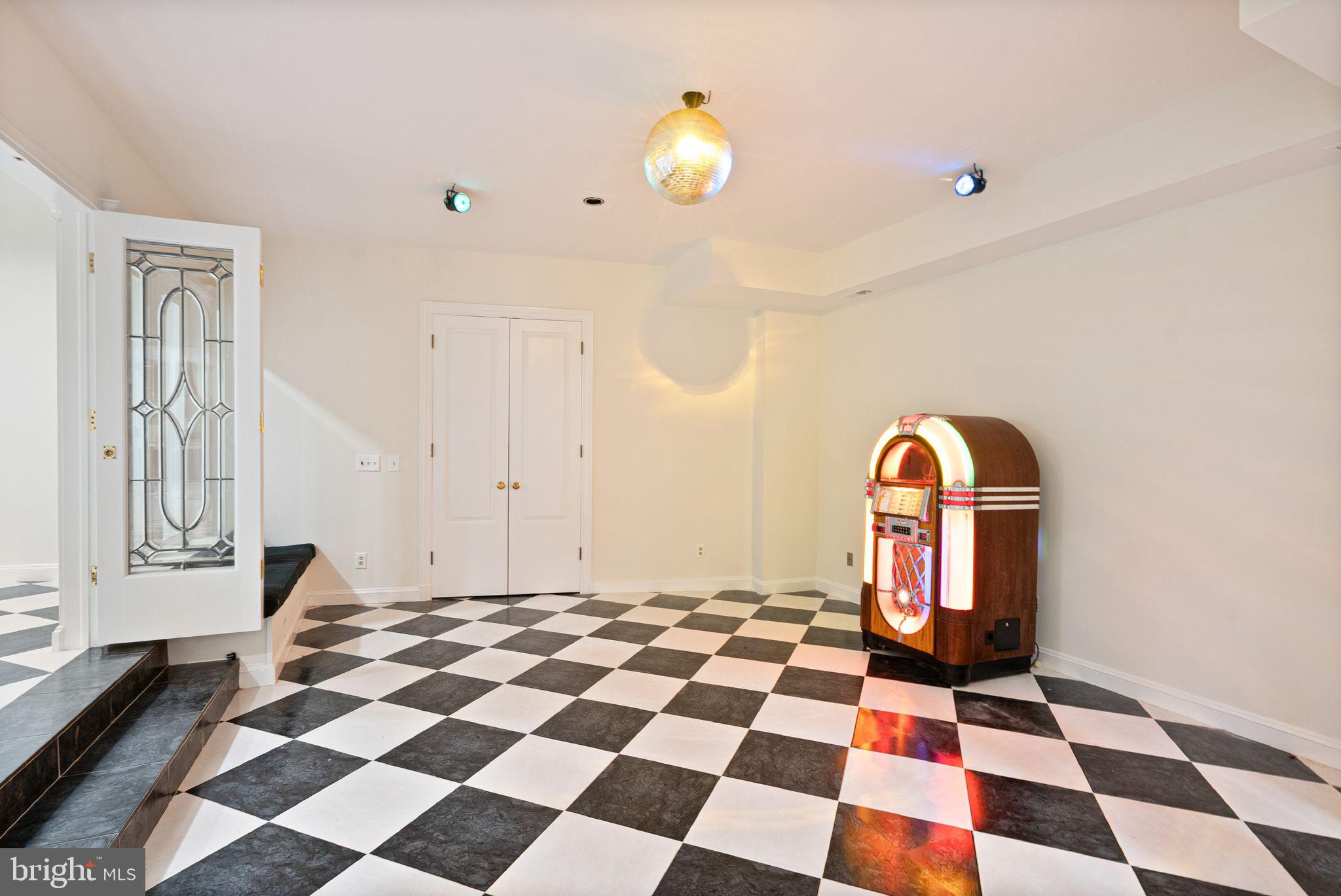 FALCONHURST - Residential