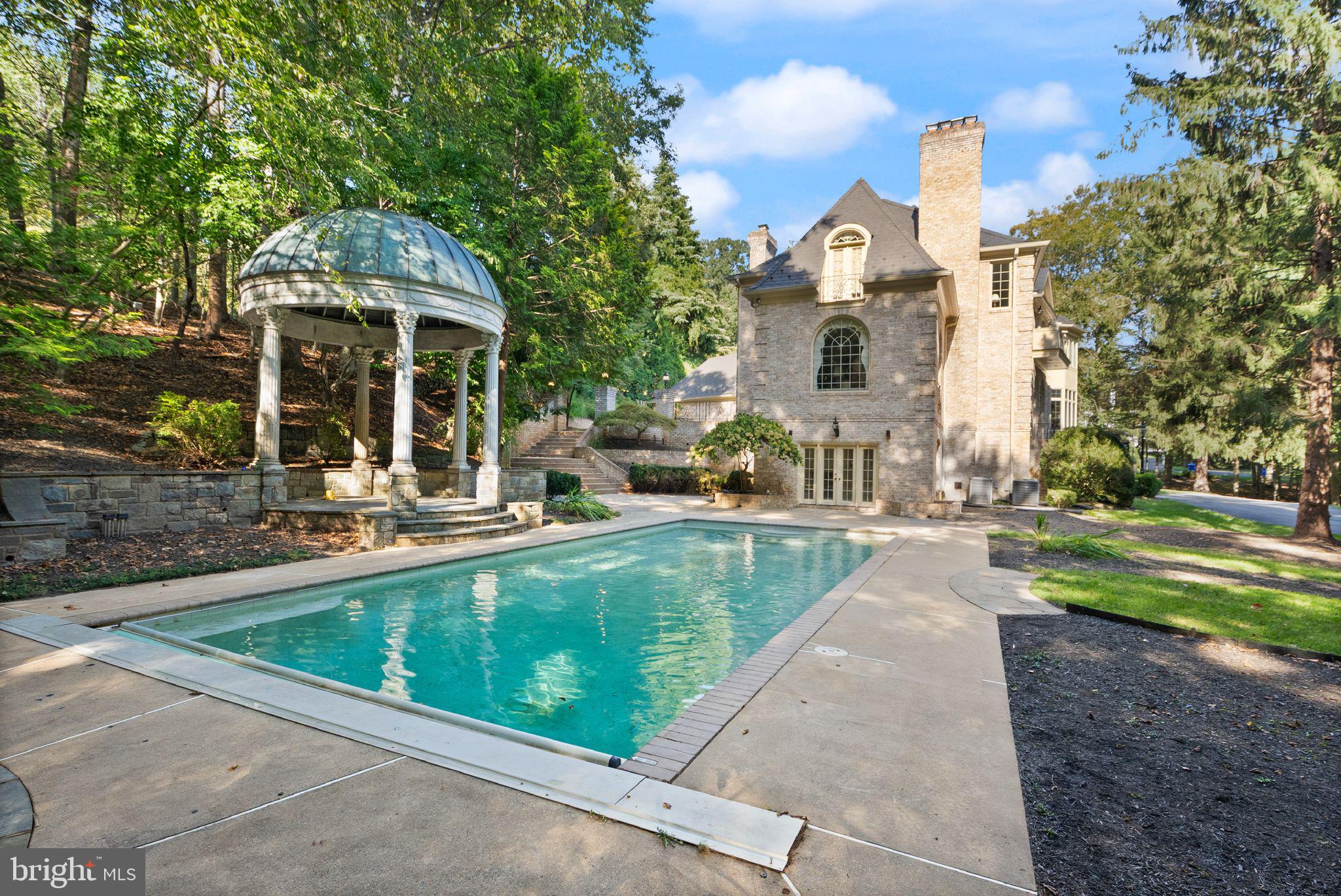 FALCONHURST - Residential