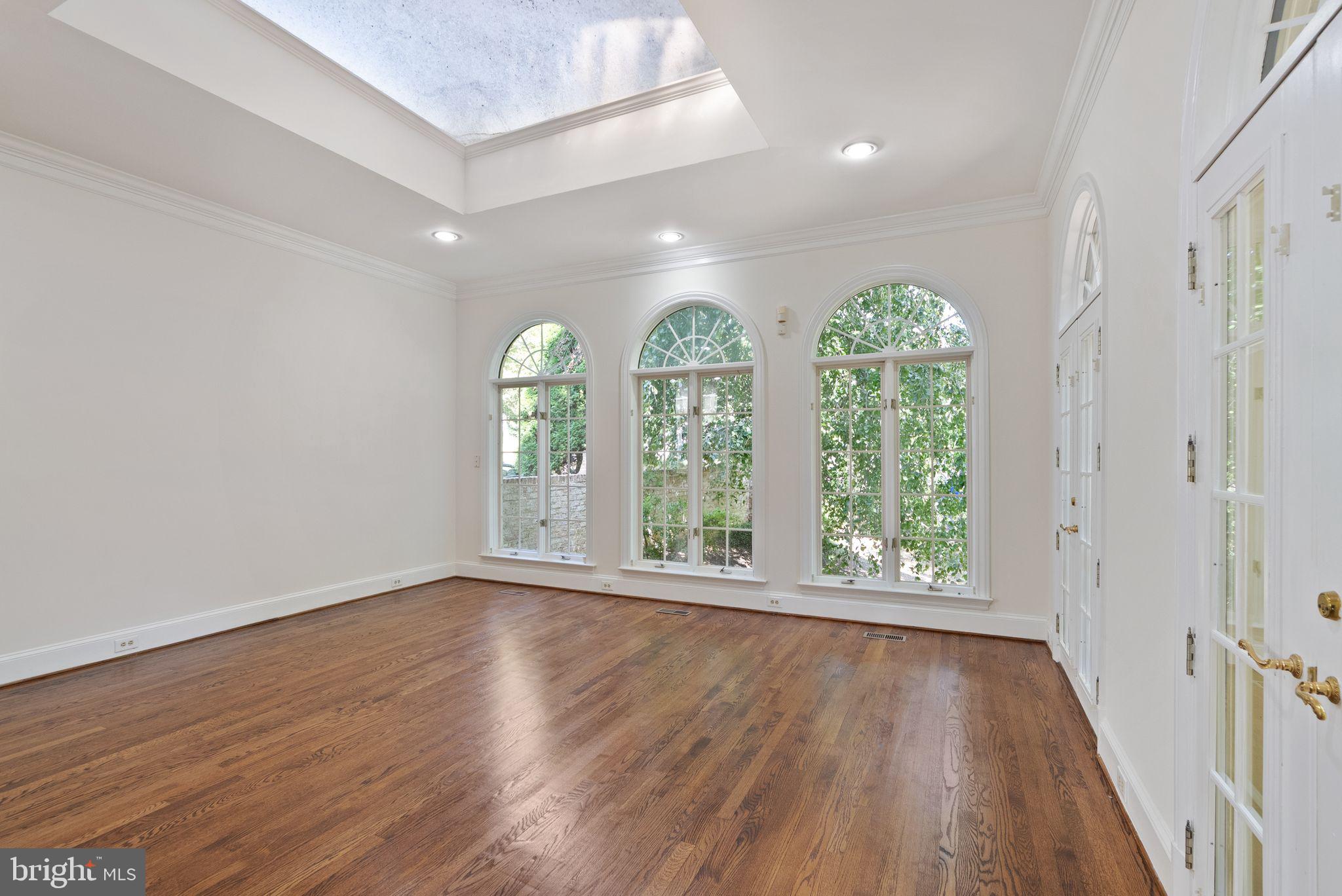 FALCONHURST - Residential