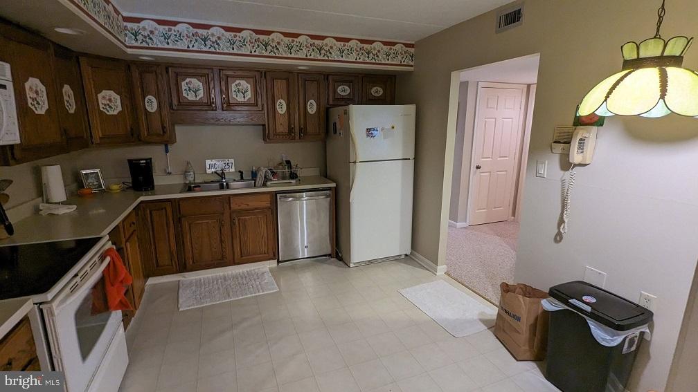 CANAL WOODS CM - Residential Lease