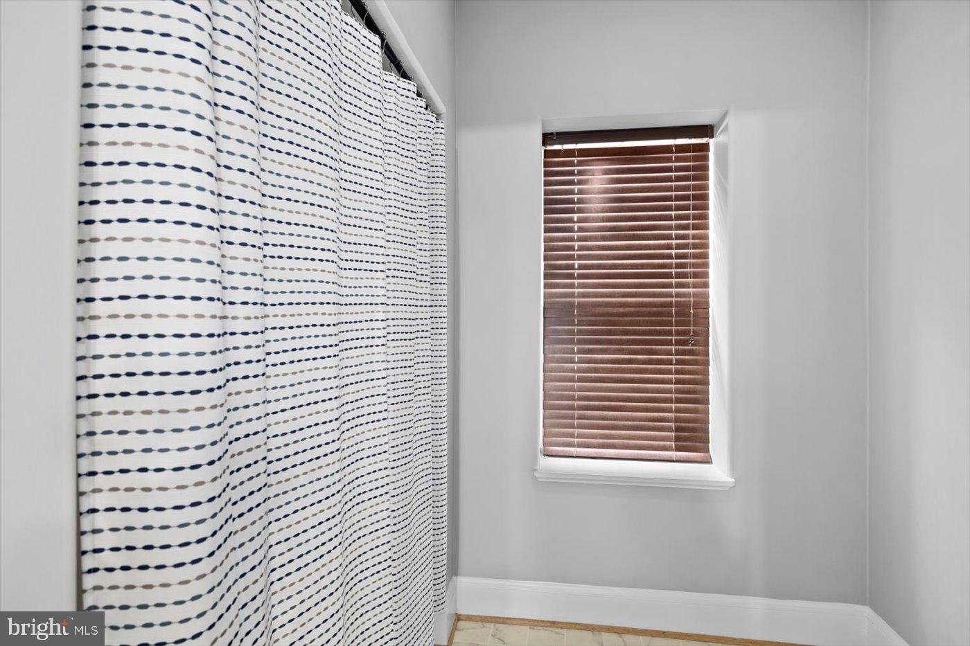 ROYAL OAKS - Residential