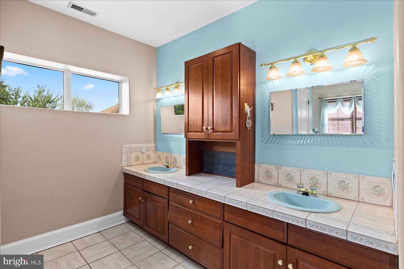 ROYAL OAKS - Residential