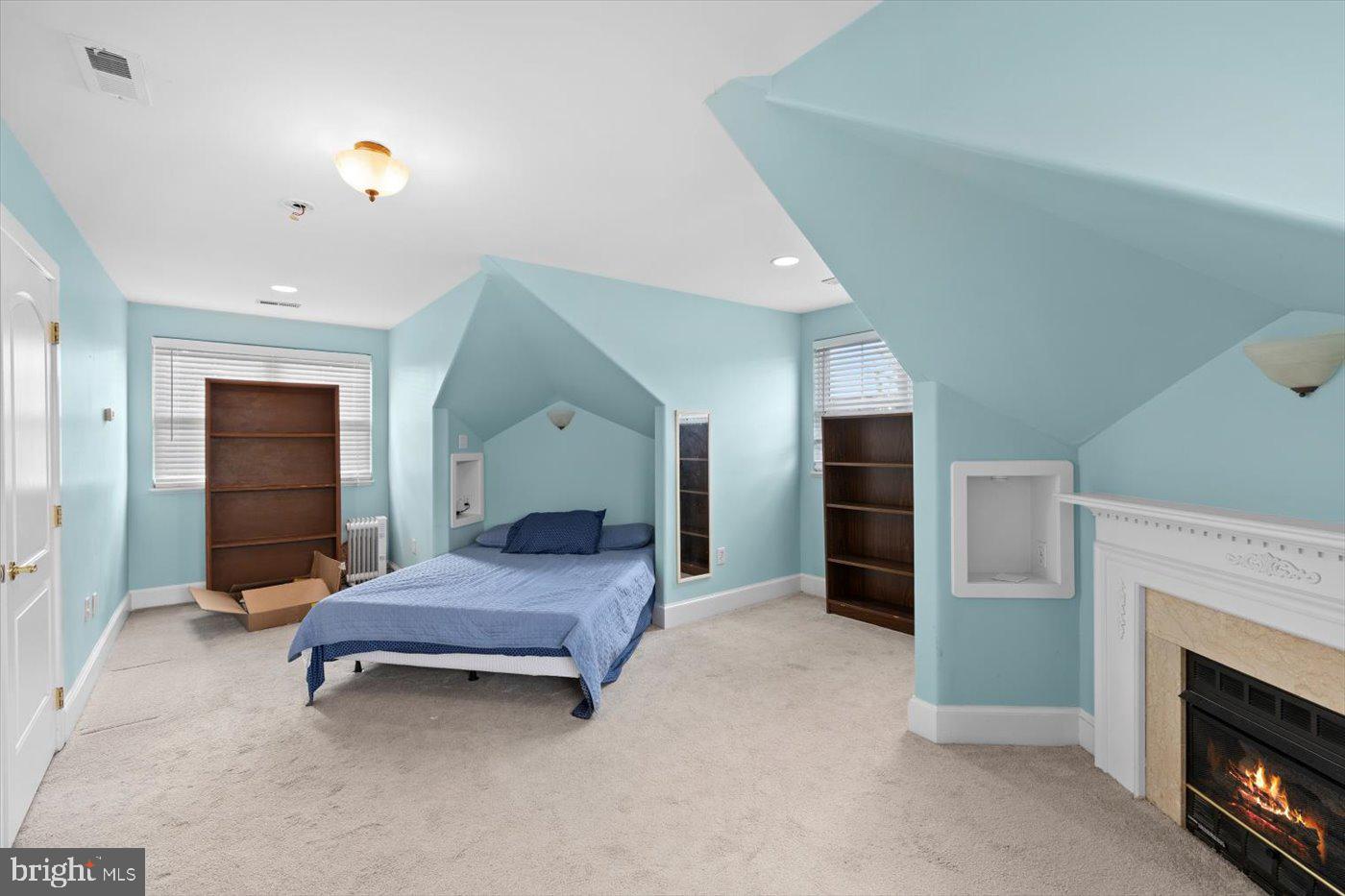 ROYAL OAKS - Residential