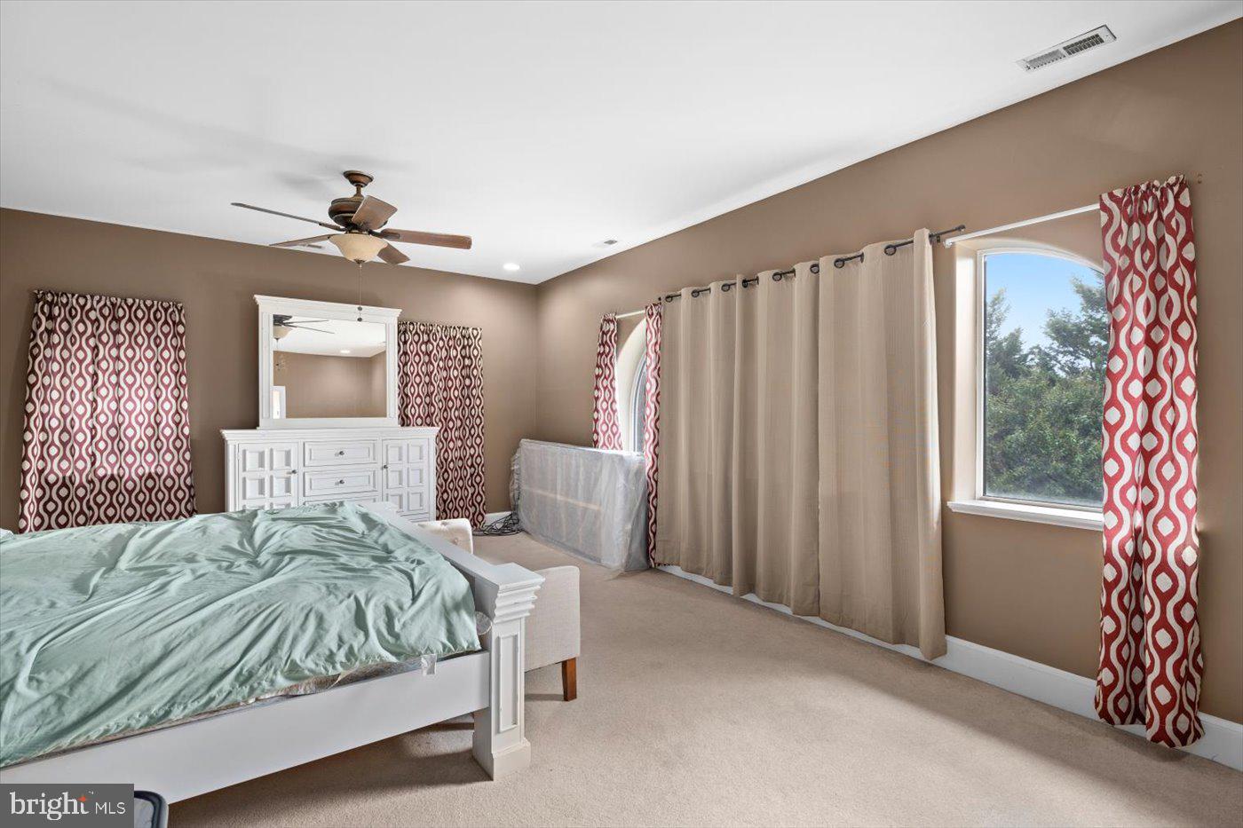 ROYAL OAKS - Residential