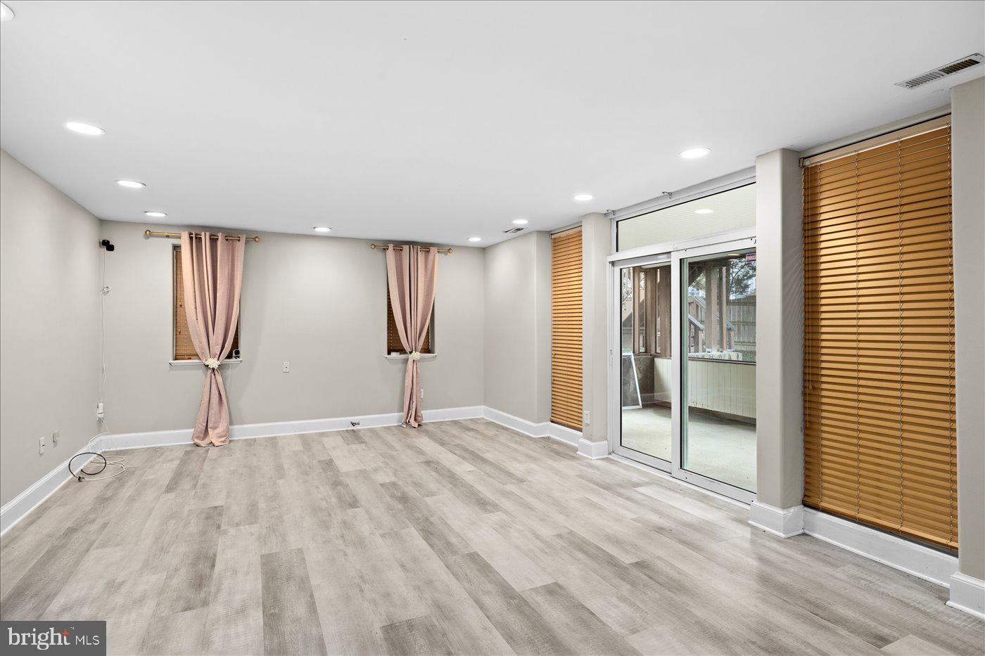 ROYAL OAKS - Residential