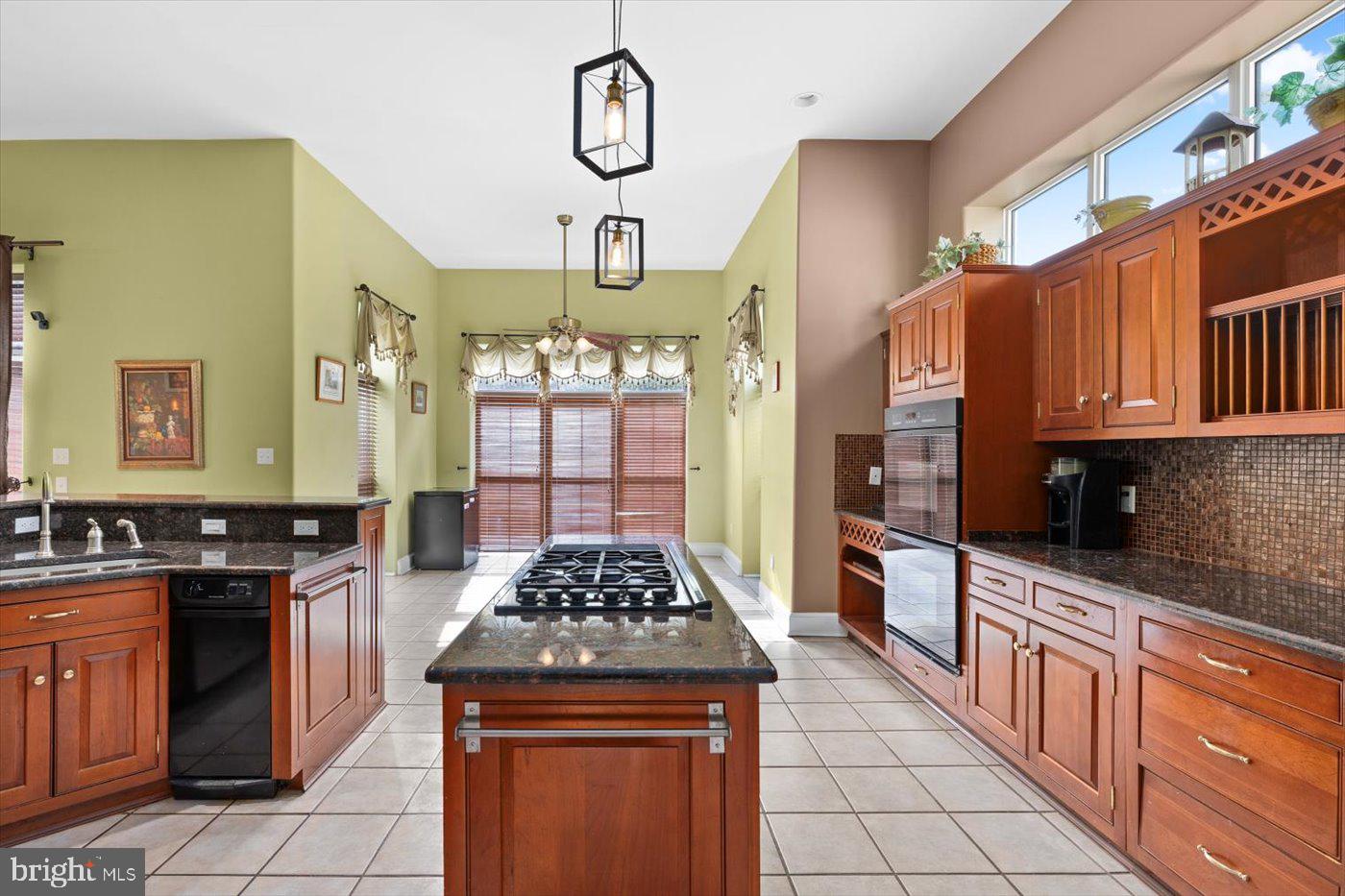 ROYAL OAKS - Residential