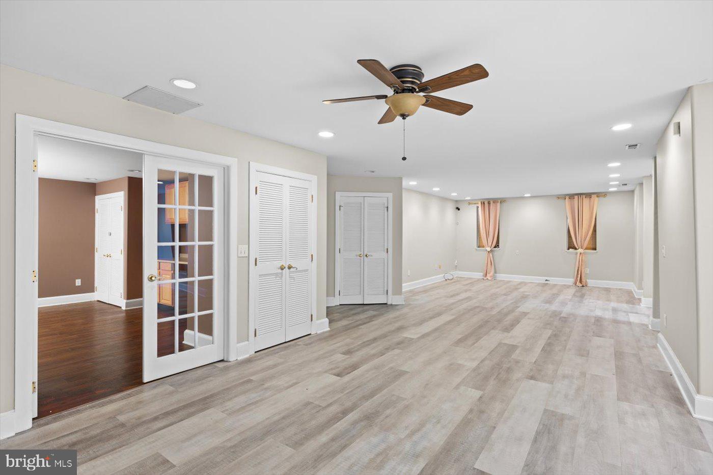 ROYAL OAKS - Residential