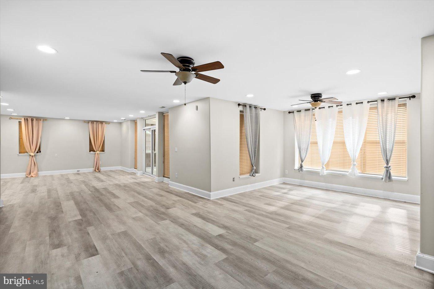 ROYAL OAKS - Residential