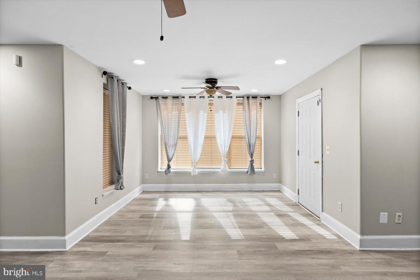 ROYAL OAKS - Residential