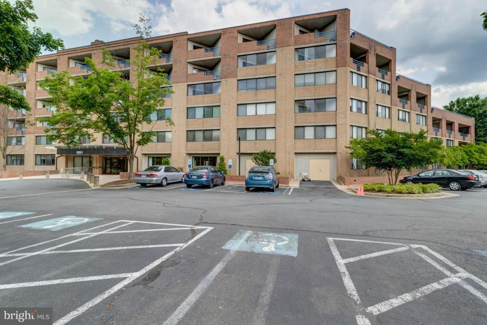 THOREAU PLACE CONDOS - Residential Lease