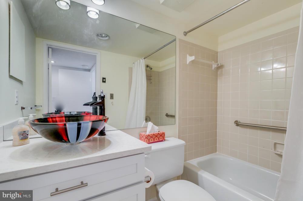 THOREAU PLACE CONDOS - Residential Lease