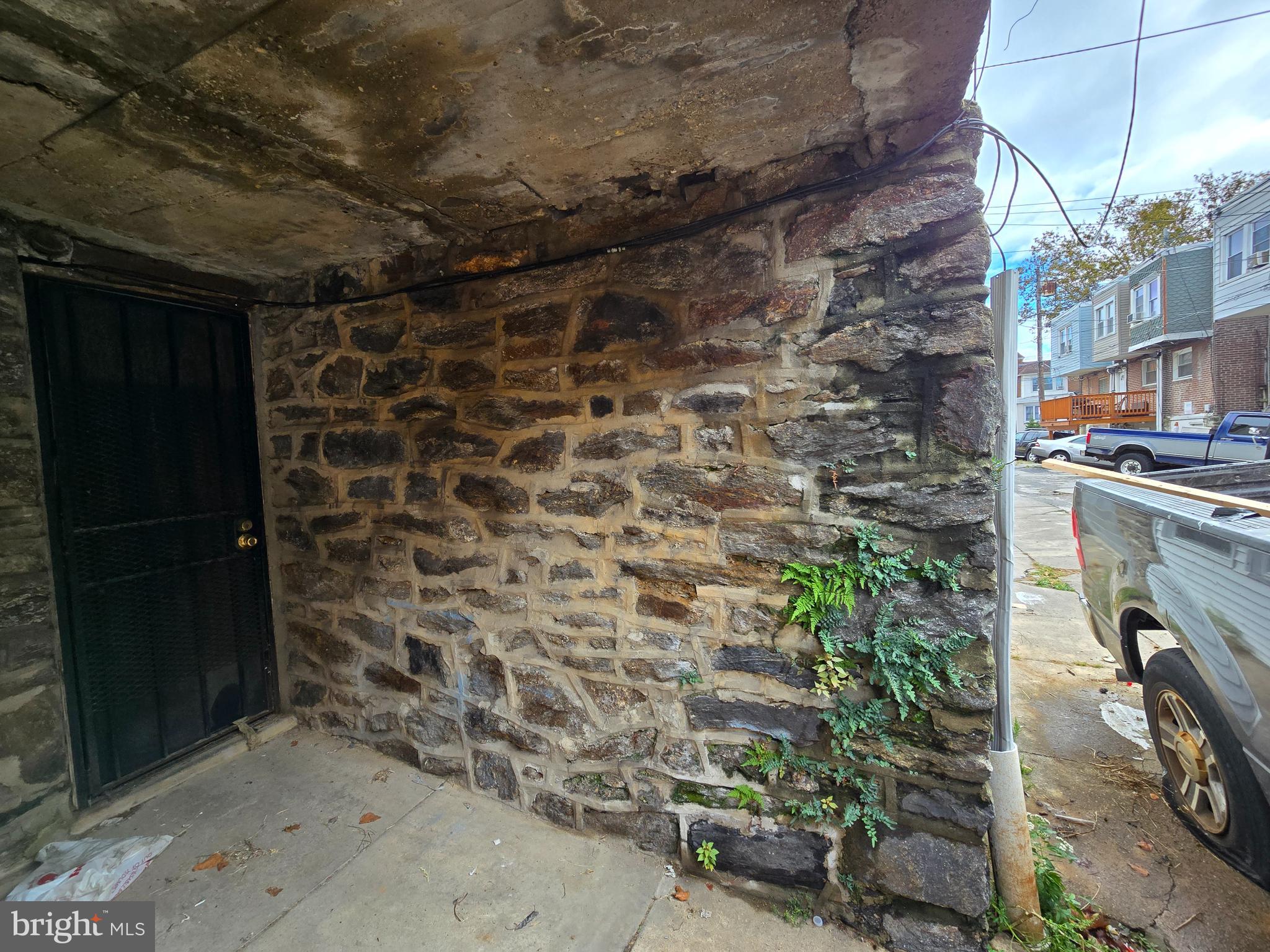 OXFORD CIRCLE - Residential