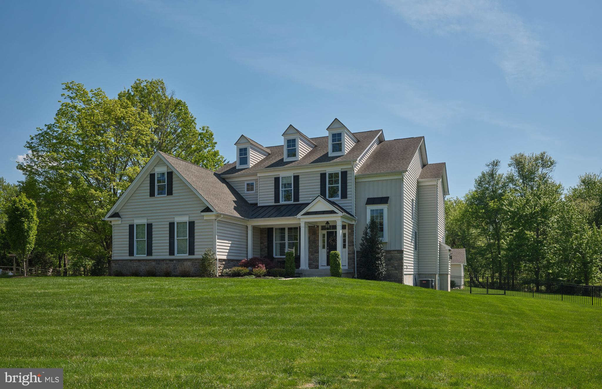 112 WINDING LANE