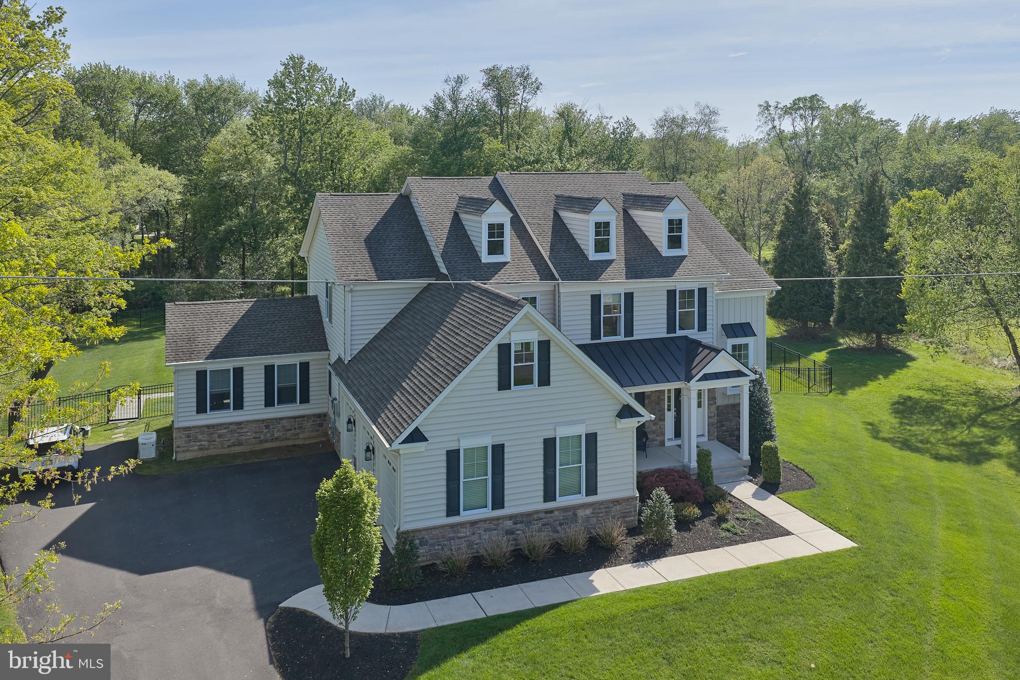 112 WINDING LANE