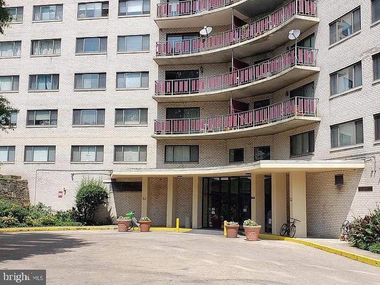 Because this condo is not FHA-approved, this apartment/condo will not qualify for standard financing. Consequently, buying this apartment/condo requires a CASH or private lender loans purchase. Proof of funds must accompany all offers. Totally Updated, New laminate flooring, new kitchen Cabinets, new kitchen appliances, New HVAC convectors and Thermostats, New water supply cut-off valves, Fresh paint, new updated Bathroom. All utilities (water, gas, and electricity) are included in the monthly HOA fee. Lots of parking, including an underground garage. There is a monthly HOA special assessment of $ 686.30, which is almost as much as the regular monthly HOA fee of $ 722.34. Consequently, your HOA condo fee is $ 722.34 plus $ 686.30 for a total of $ 1,408.64 per month. Additional parking is at the rear of the apartment facility. The entrance to the high-rise building is locked.