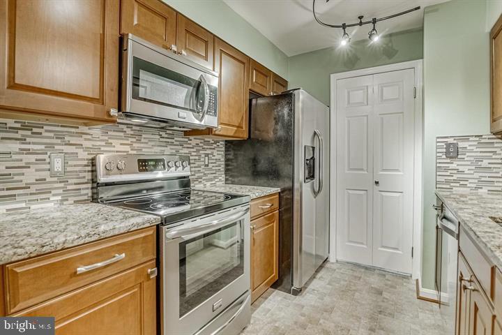 LAFAYETTE FOREST - Residential Lease